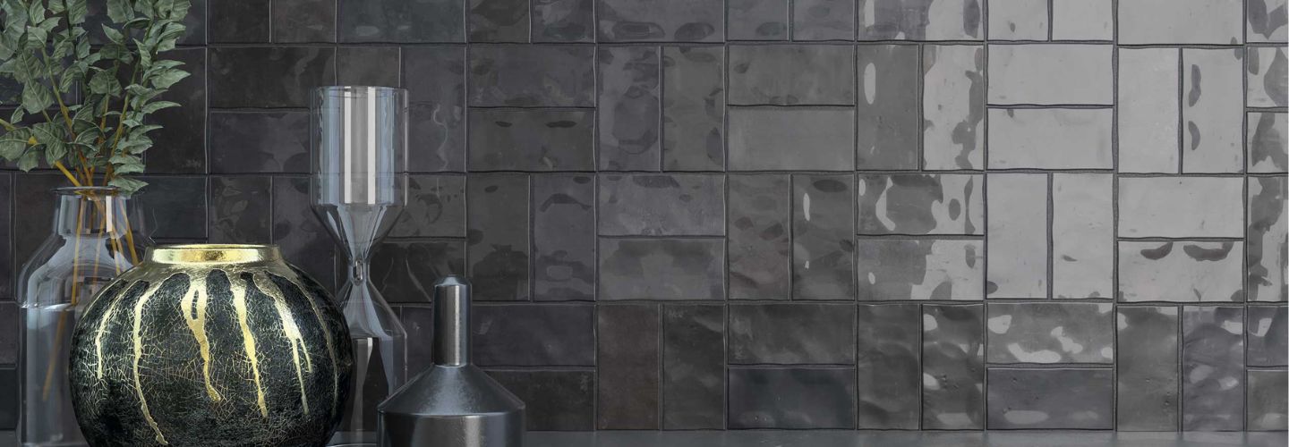Tiled backsplash in crosshatch or parquest pattern