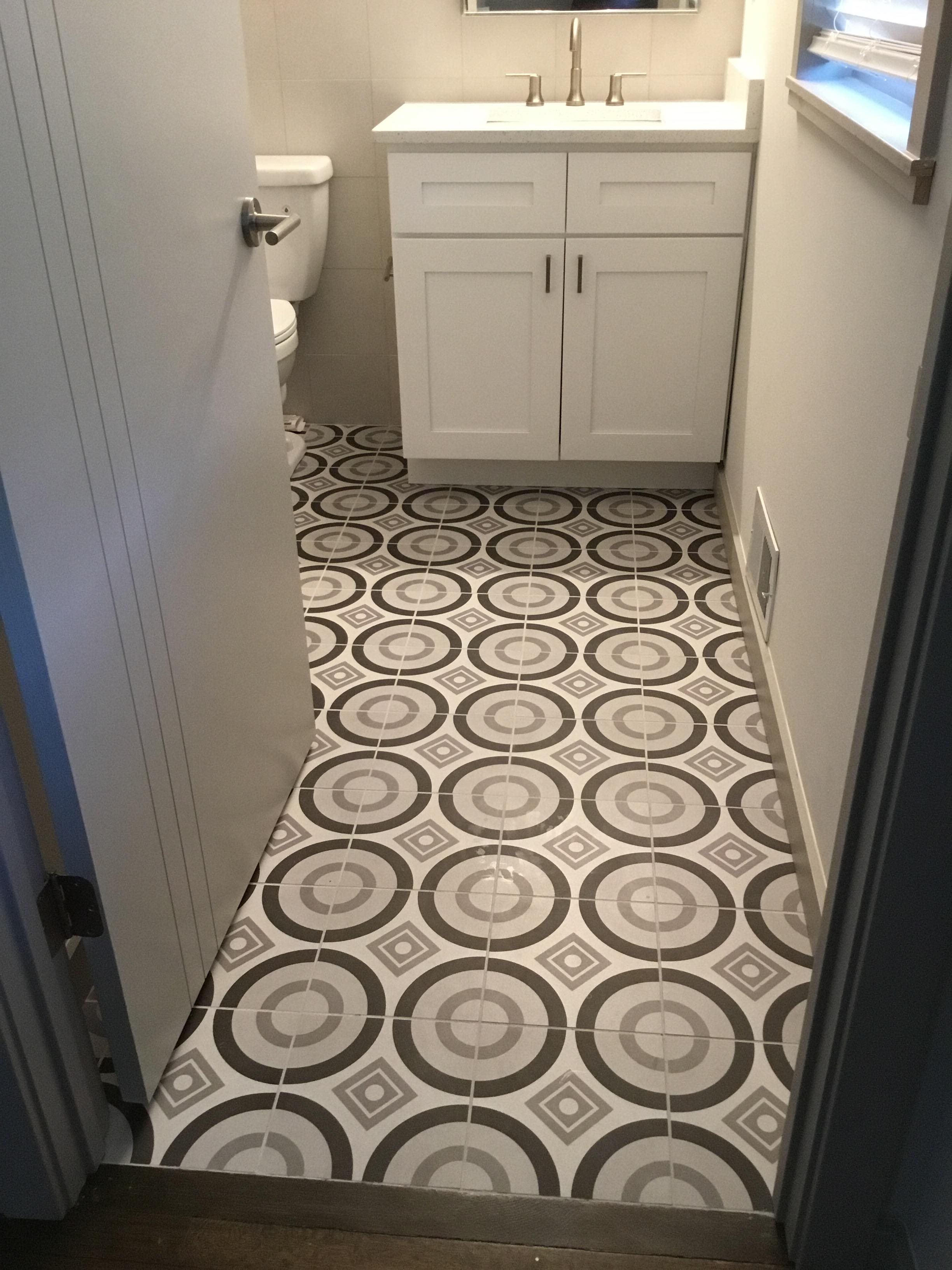 Circle pattern bathroom floor tile