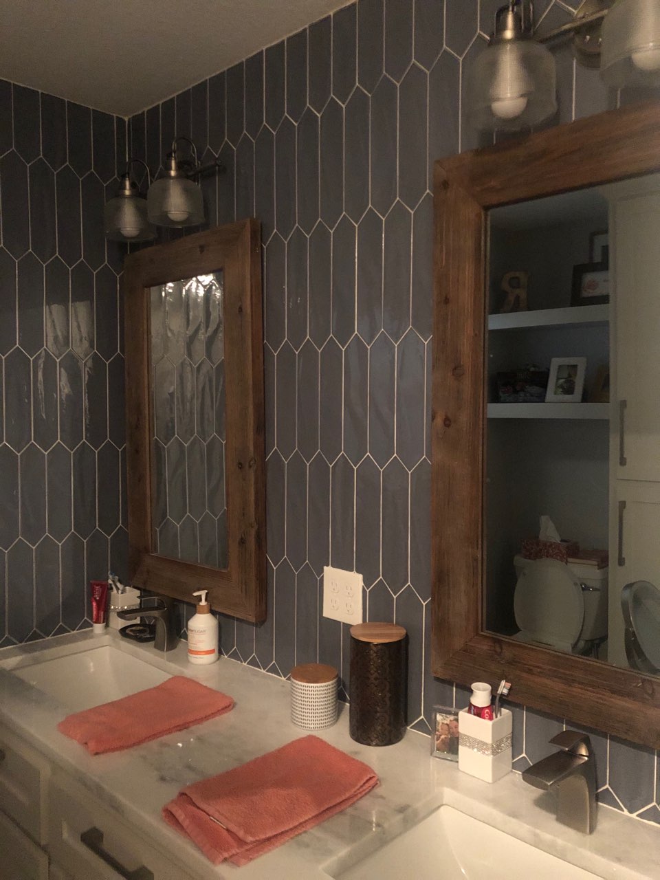 Vertical bathroom backsplash